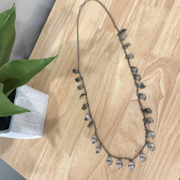 🌸 3/$25 Leaf Fashion Necklace - Picture 3 of 3